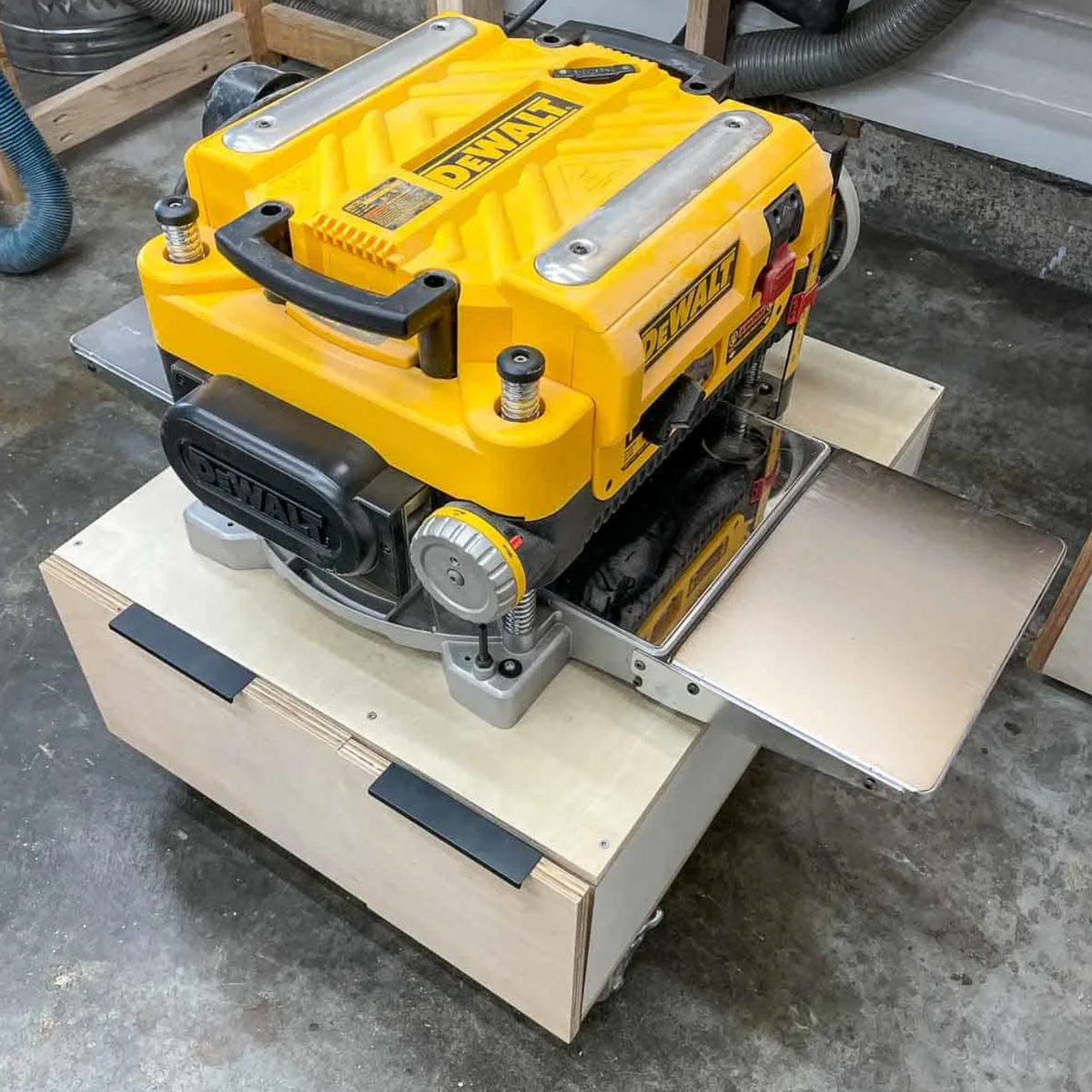 Dewalt DW735 13'' Infeed / Outfeed Folding Tables for DW735 Planer